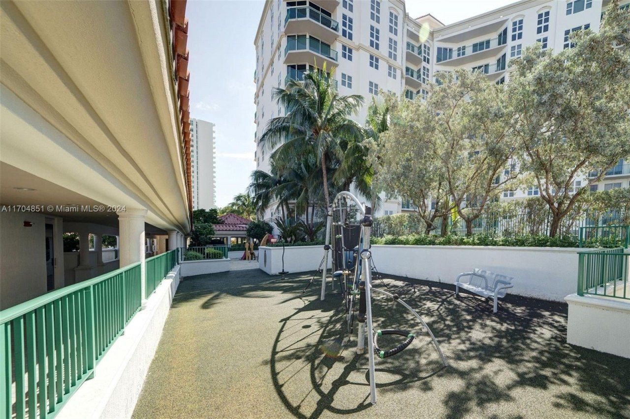 19900 E Country Club Dr, Unit 610, Aventura, FL 33180 Photo