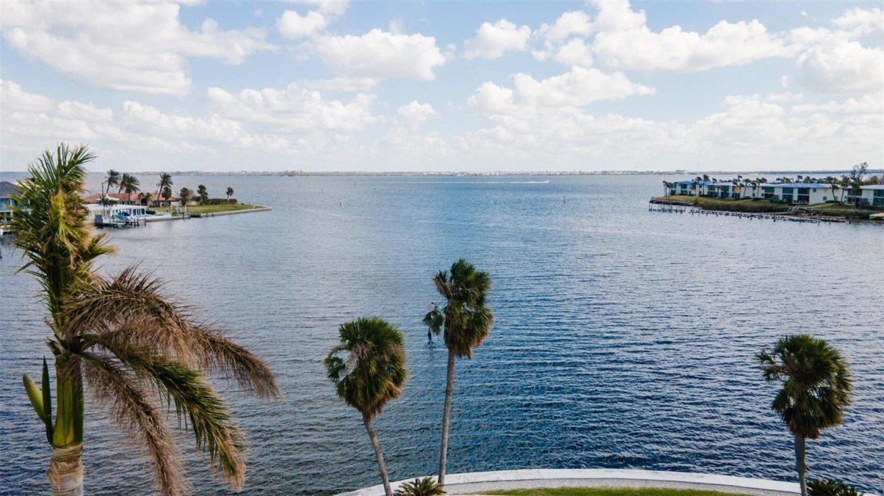 543 Key Royale Drive, Holmes Beach, FL 34217 Photo