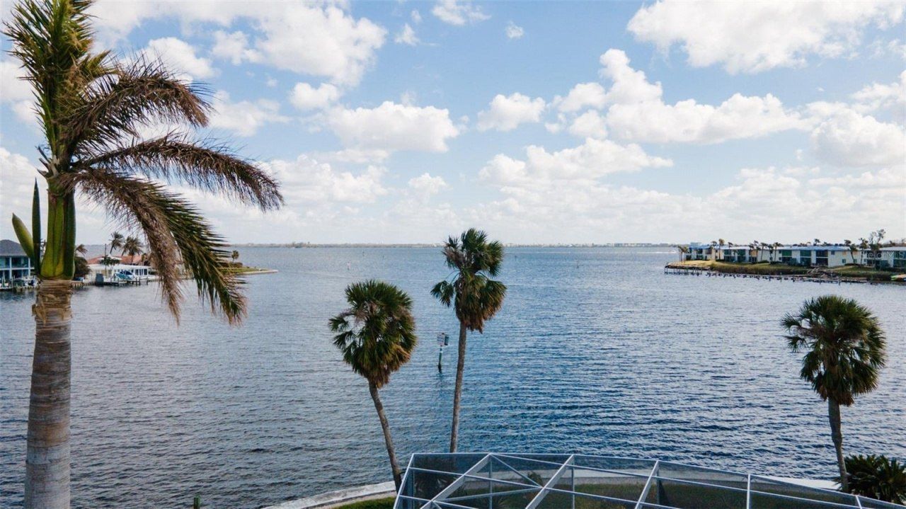 543 Key Royale Drive, Holmes Beach, FL 34217 Photo