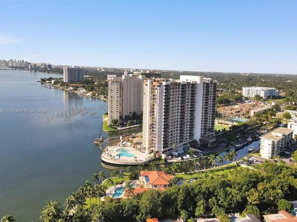 1800 NE 114th St, Unit 406, Miami, FL 33181