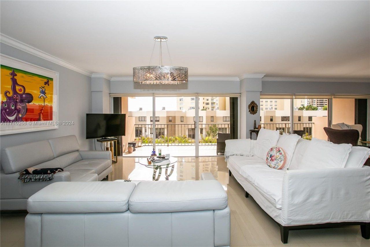 1800 NE 114th St, Unit 406, Miami, FL 33181 Photo