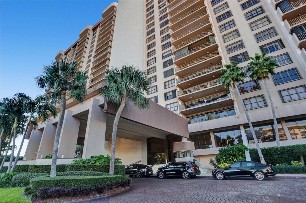 1800 NE 114th St, Unit 406, Miami, FL 33181 Photo