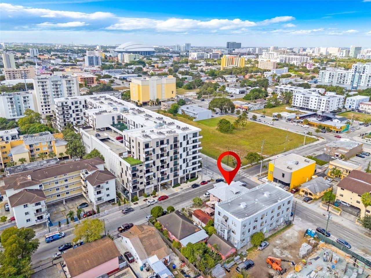 676 SW 1st St, Miami, FL 33130 Photo