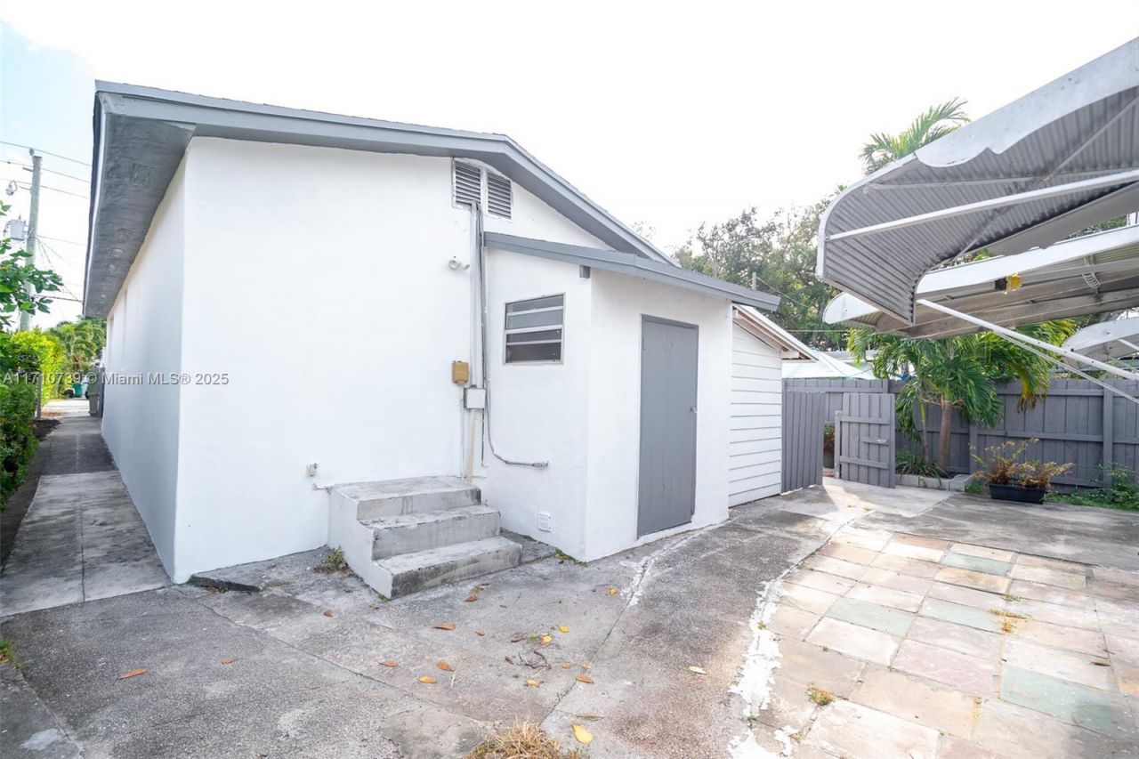 2230 SW 60th Ct, Miami, FL 33155 Photo