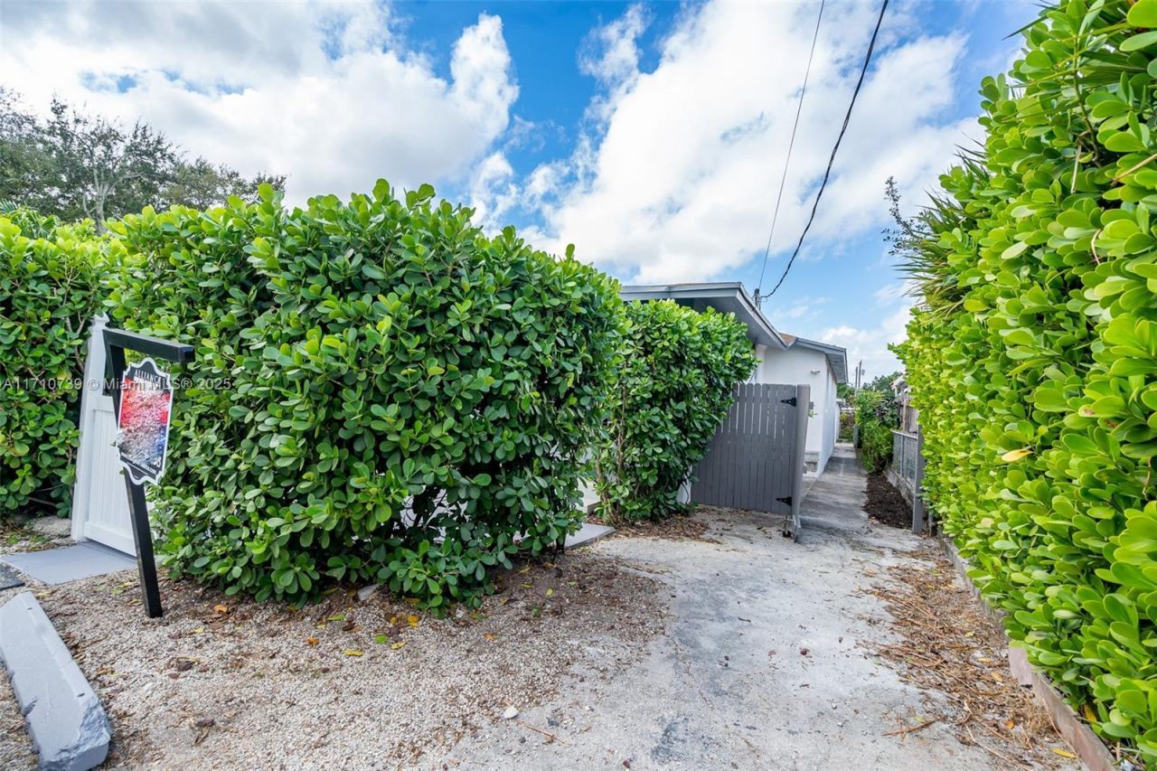 2230 SW 60th Ct, Miami, FL 33155 Photo