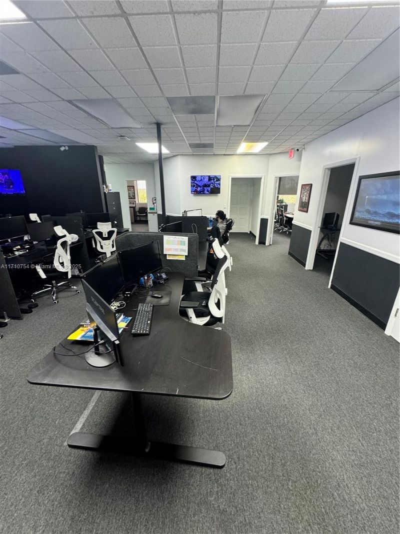 14100 Palmetto Frntg Rd, Unit 310, Miami Lakes, FL 33016 Photo