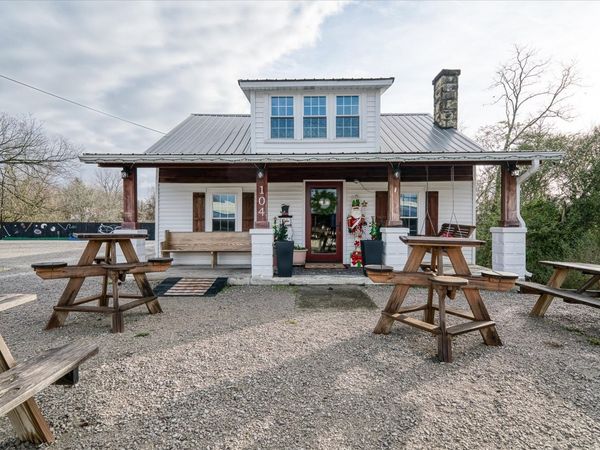 104 N Main St, Byrdstown, TN 38549