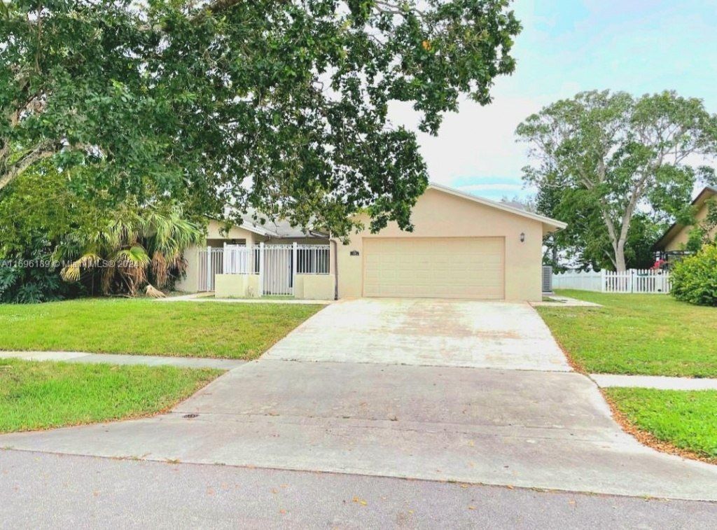 226 Las Palmas St, Royal Palm Beach, FL 33411 Photo