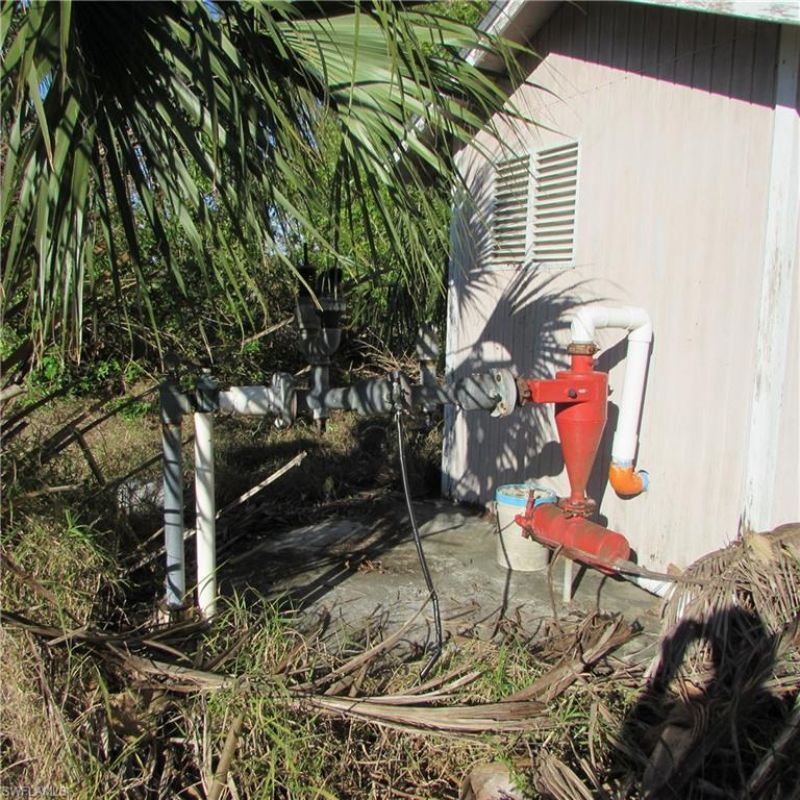 10011 Stringfellow Rd, Saint James City, FL 33956 Photo