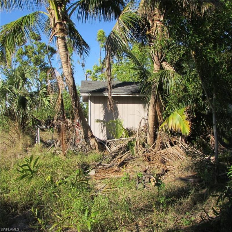 10011 Stringfellow Rd, Saint James City, FL 33956 Photo