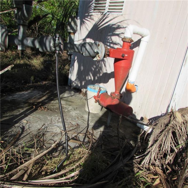 10011 Stringfellow Rd, Saint James City, FL 33956 Photo