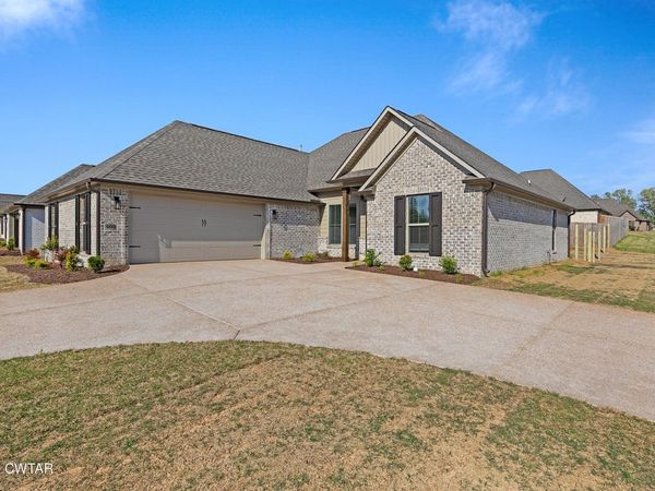 403 Fairway Boulevard, Jackson, TN 38305