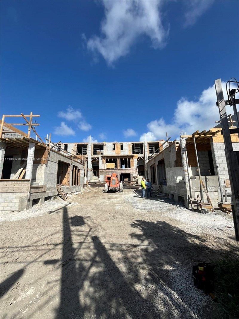 2005 Calais Dr, Unit 1, Miami Beach, FL 33141 Photo