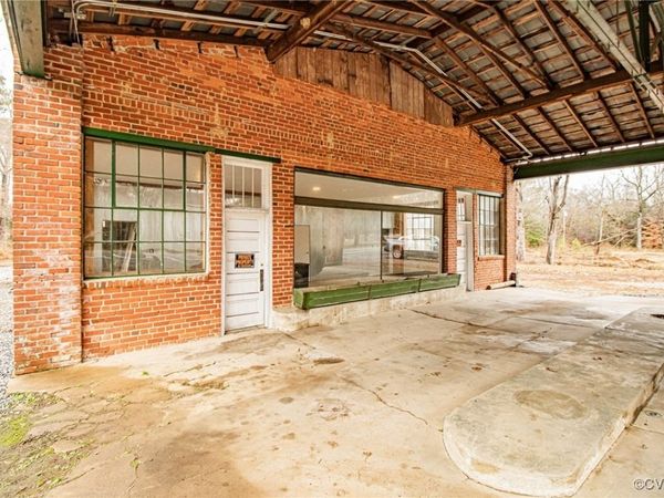 18304 James River Drive, Disputanta, VA 23842