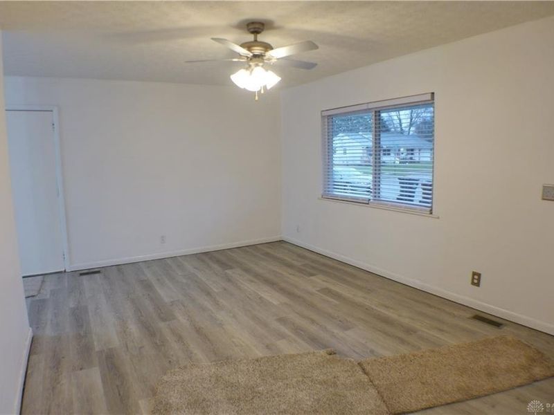 907 White Pine Street, New Carlisle, OH 45344 Photo 3