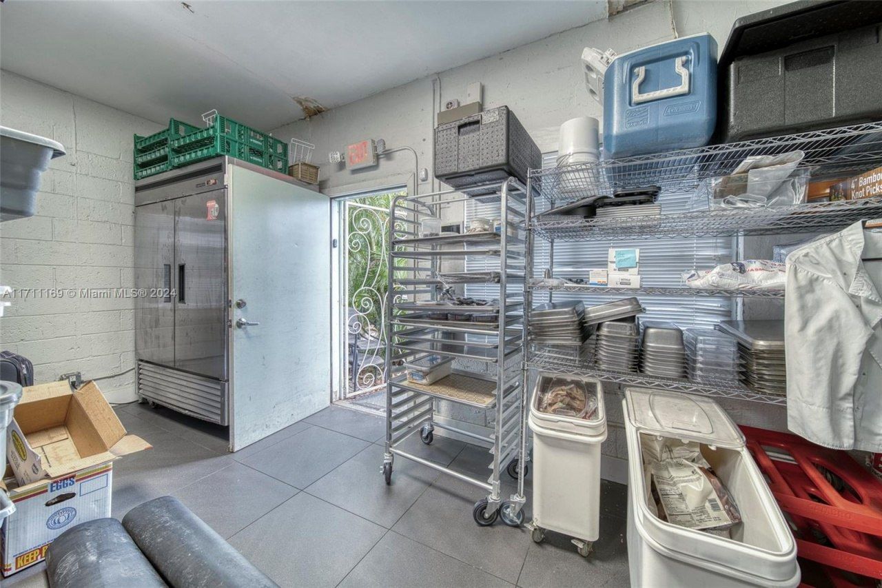 Commercial Property For Sale In North Miami, North Miami, FL 33161 Photo