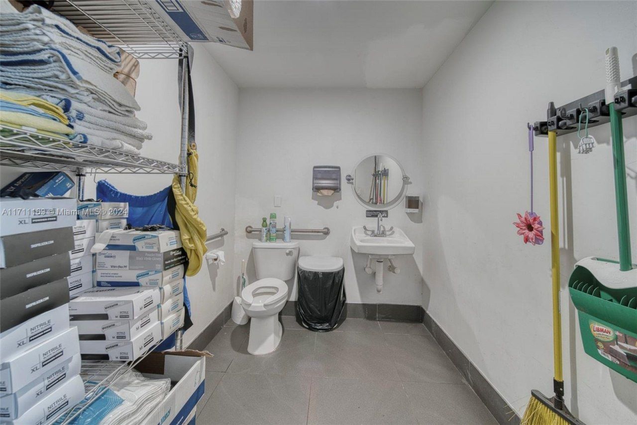 Commercial Property For Sale In North Miami, North Miami, FL 33161 Photo
