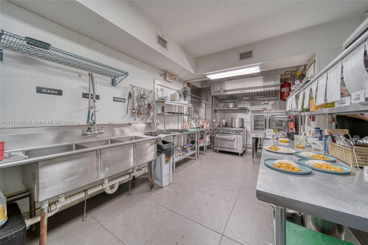 Commercial Property For Sale In North Miami, North Miami, FL 33161 Photo
