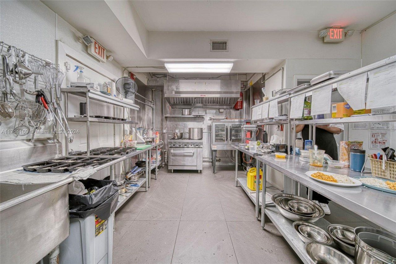 Commercial Property For Sale In North Miami, North Miami, FL 33161 Photo