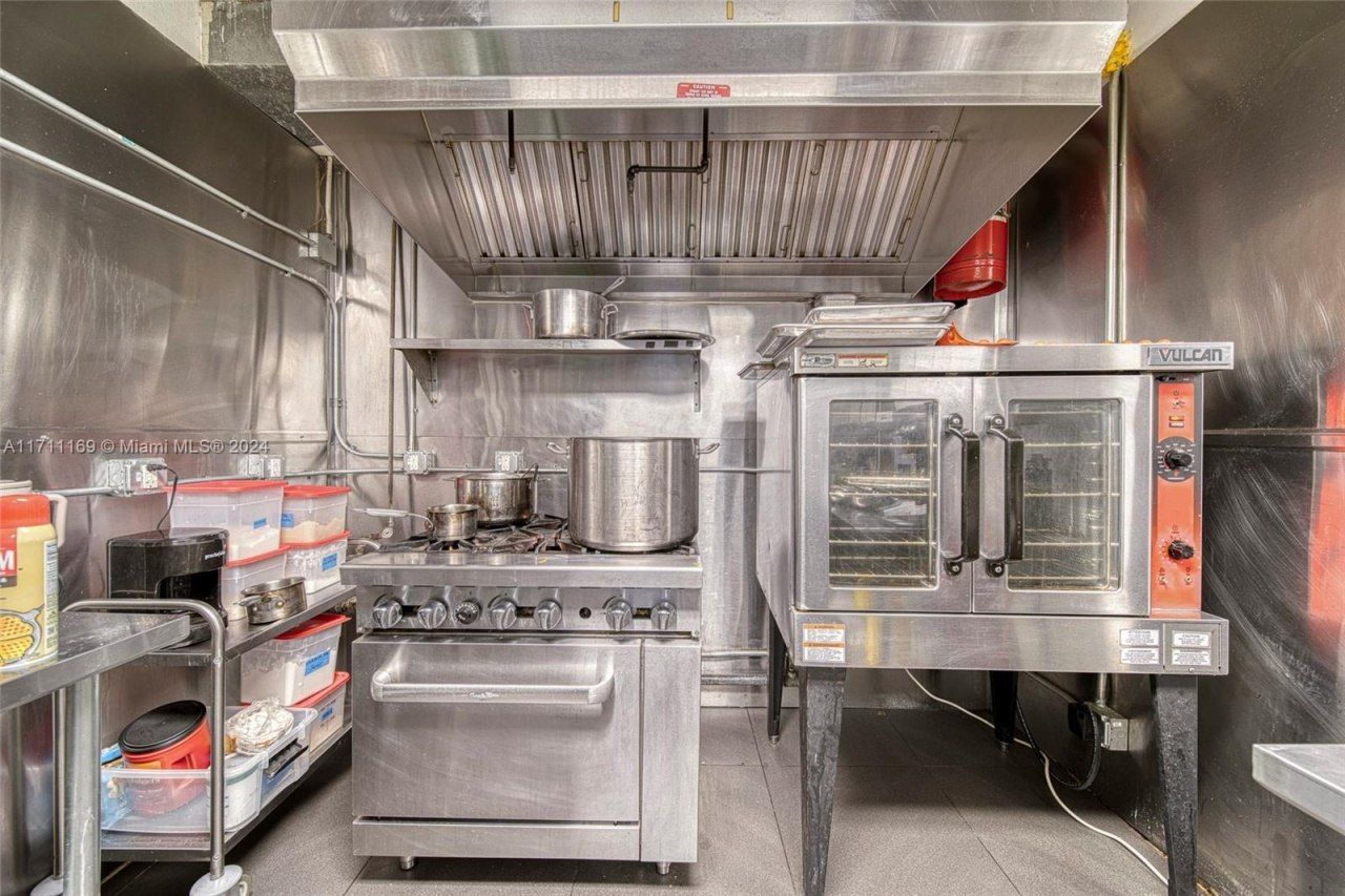 Commercial Property For Sale In North Miami, North Miami, FL 33161 Photo