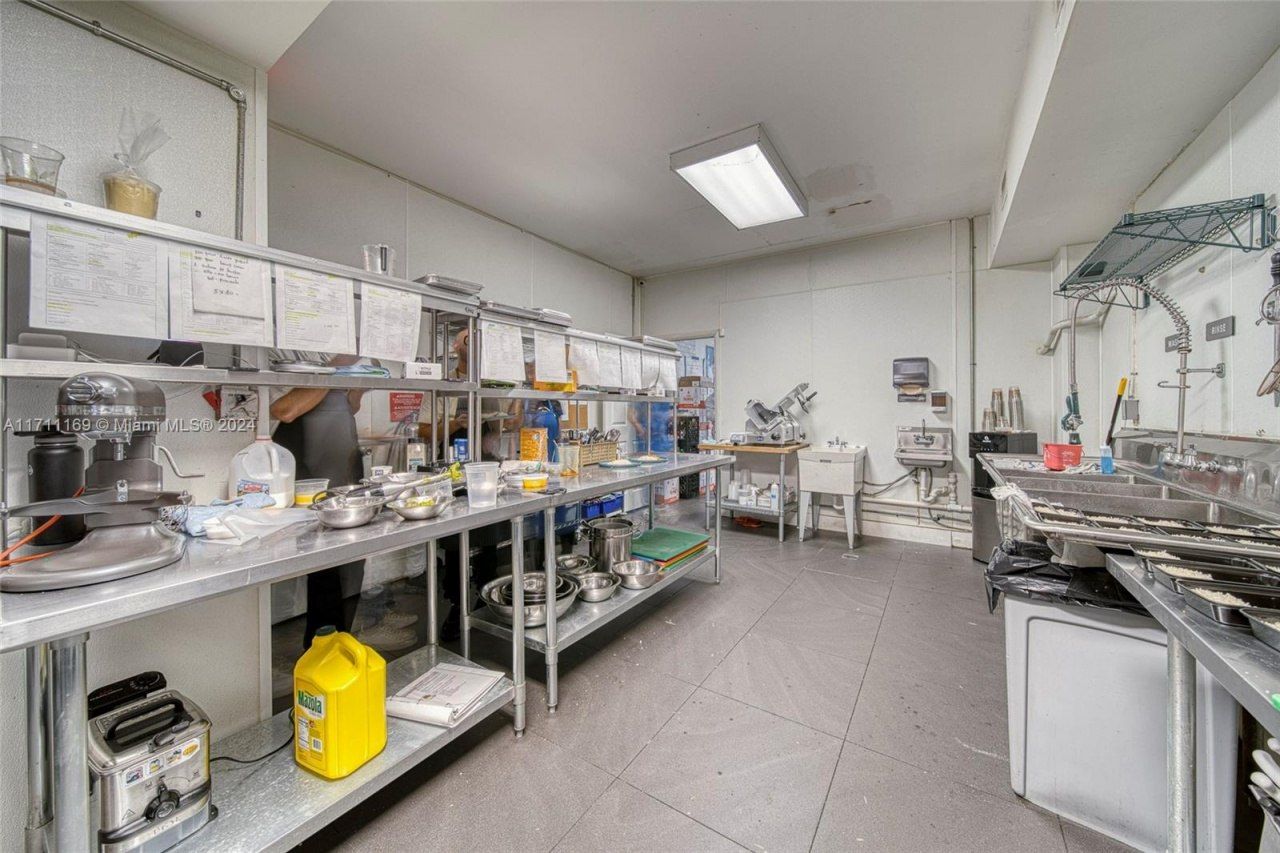 Commercial Property For Sale In North Miami, North Miami, FL 33161 Photo