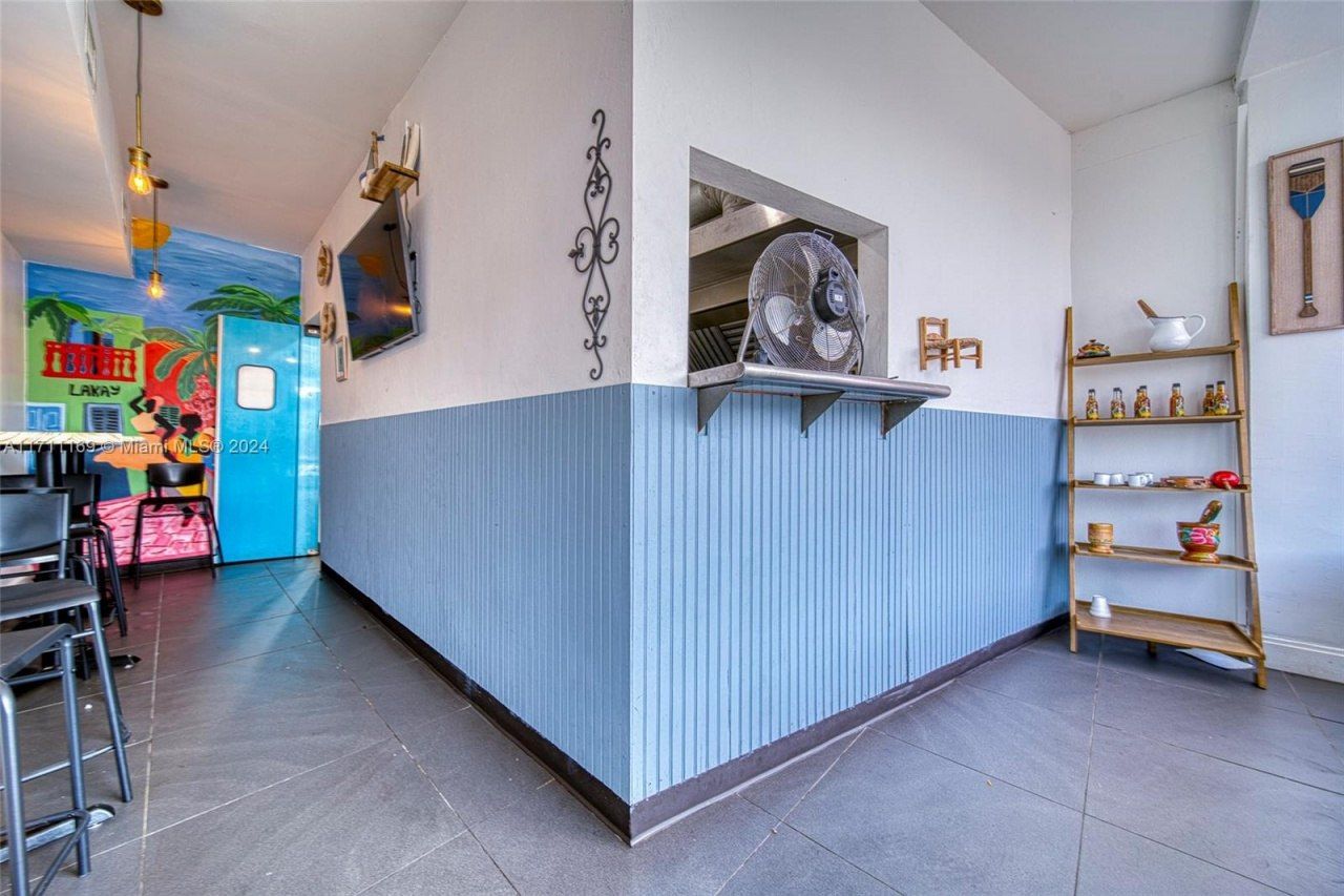 Commercial Property For Sale In North Miami, North Miami, FL 33161 Photo