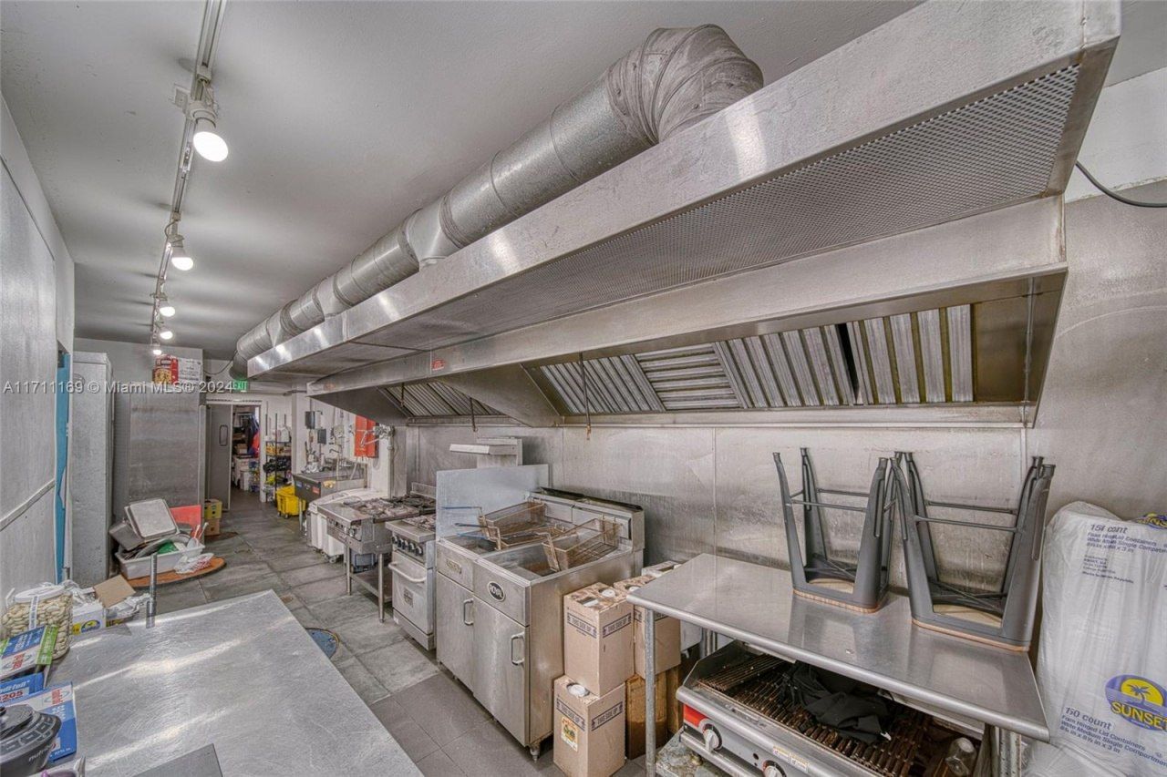 Commercial Property For Sale In North Miami, North Miami, FL 33161 Photo