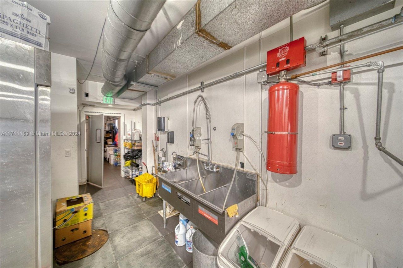 Commercial Property For Sale In North Miami, North Miami, FL 33161 Photo