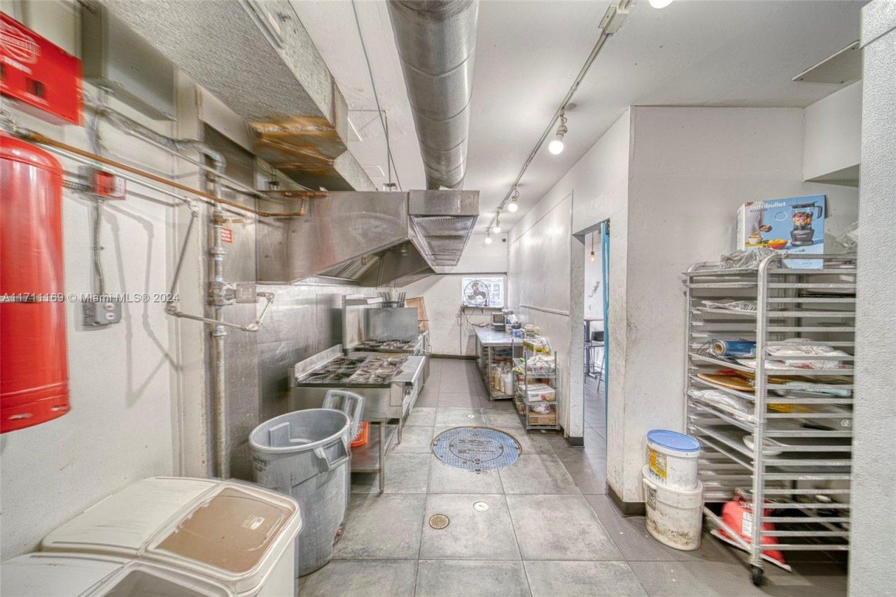 Commercial Property For Sale In North Miami, North Miami, FL 33161 Photo