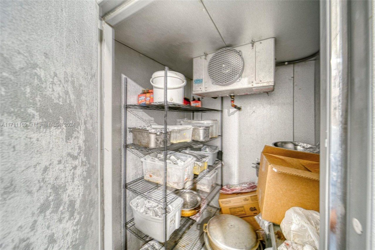 Commercial Property For Sale In North Miami, North Miami, FL 33161 Photo