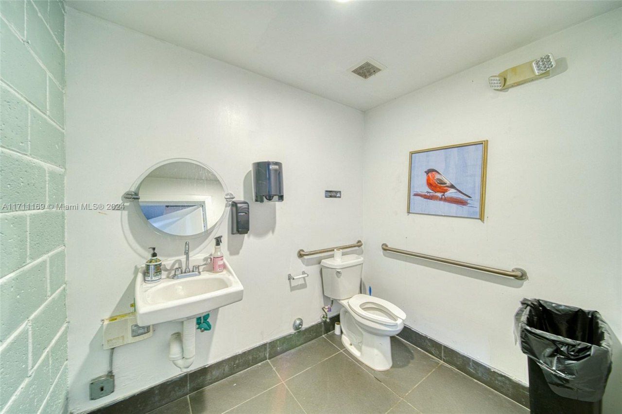 Commercial Property For Sale In North Miami, North Miami, FL 33161 Photo