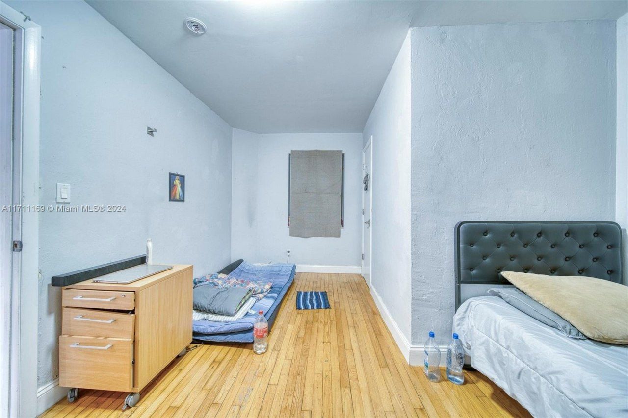 Commercial Property For Sale In North Miami, North Miami, FL 33161 Photo