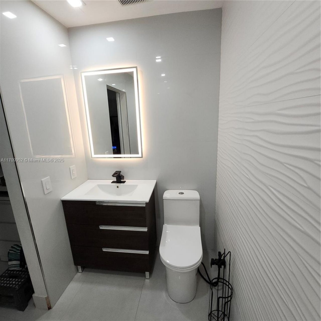 10865 NW 7th St, Unit 24-21, Miami, FL 33172 Photo