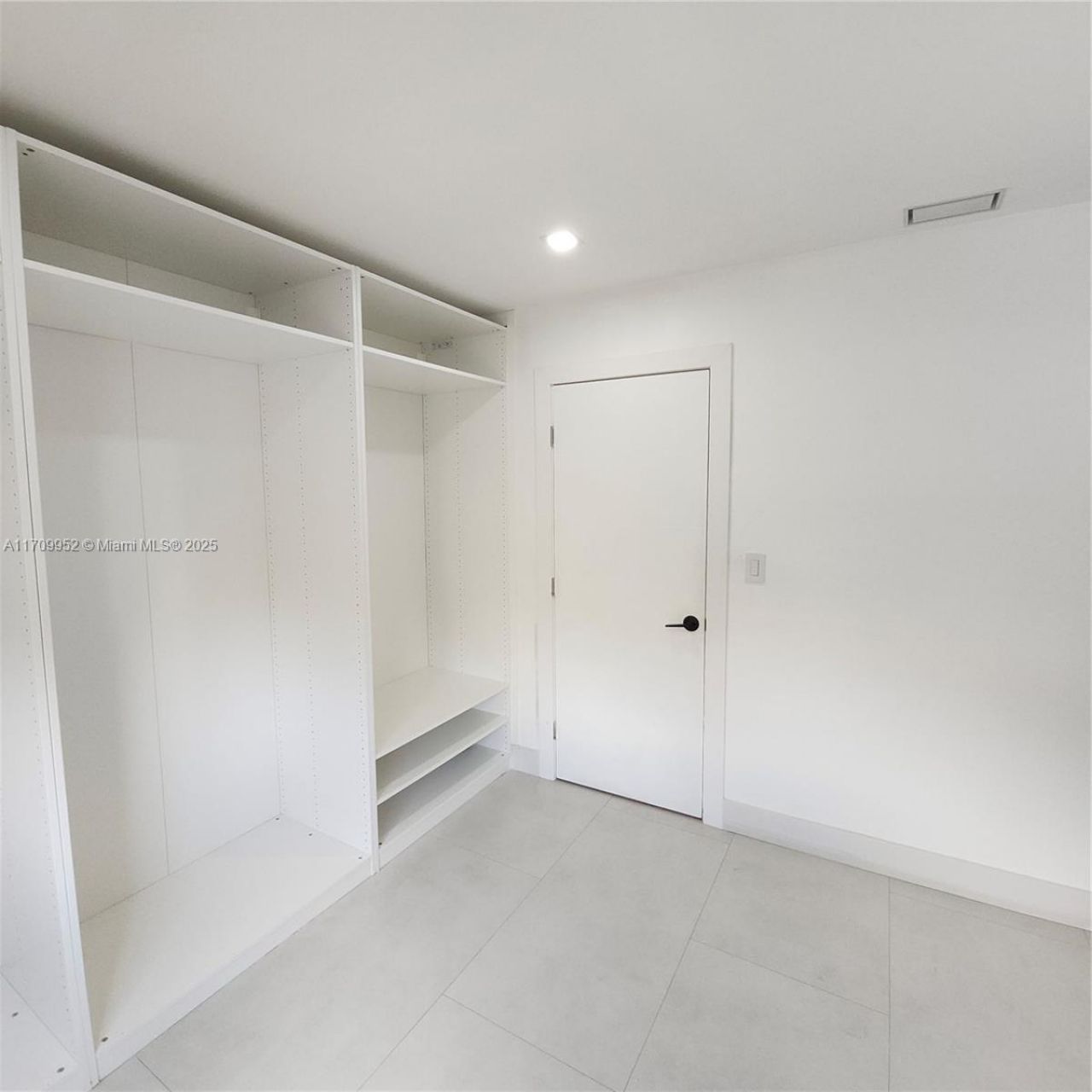 10865 NW 7th St, Unit 24-21, Miami, FL 33172 Photo