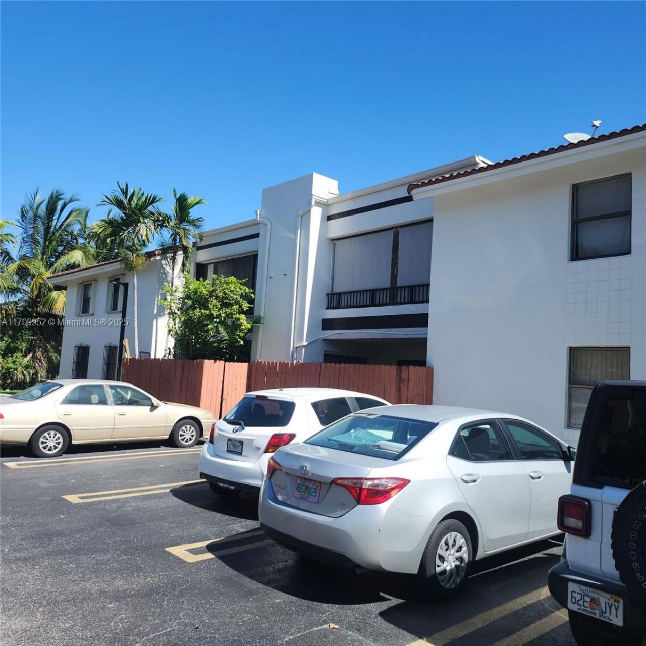 10865 NW 7th St, Unit 24-21, Miami, FL 33172 Photo