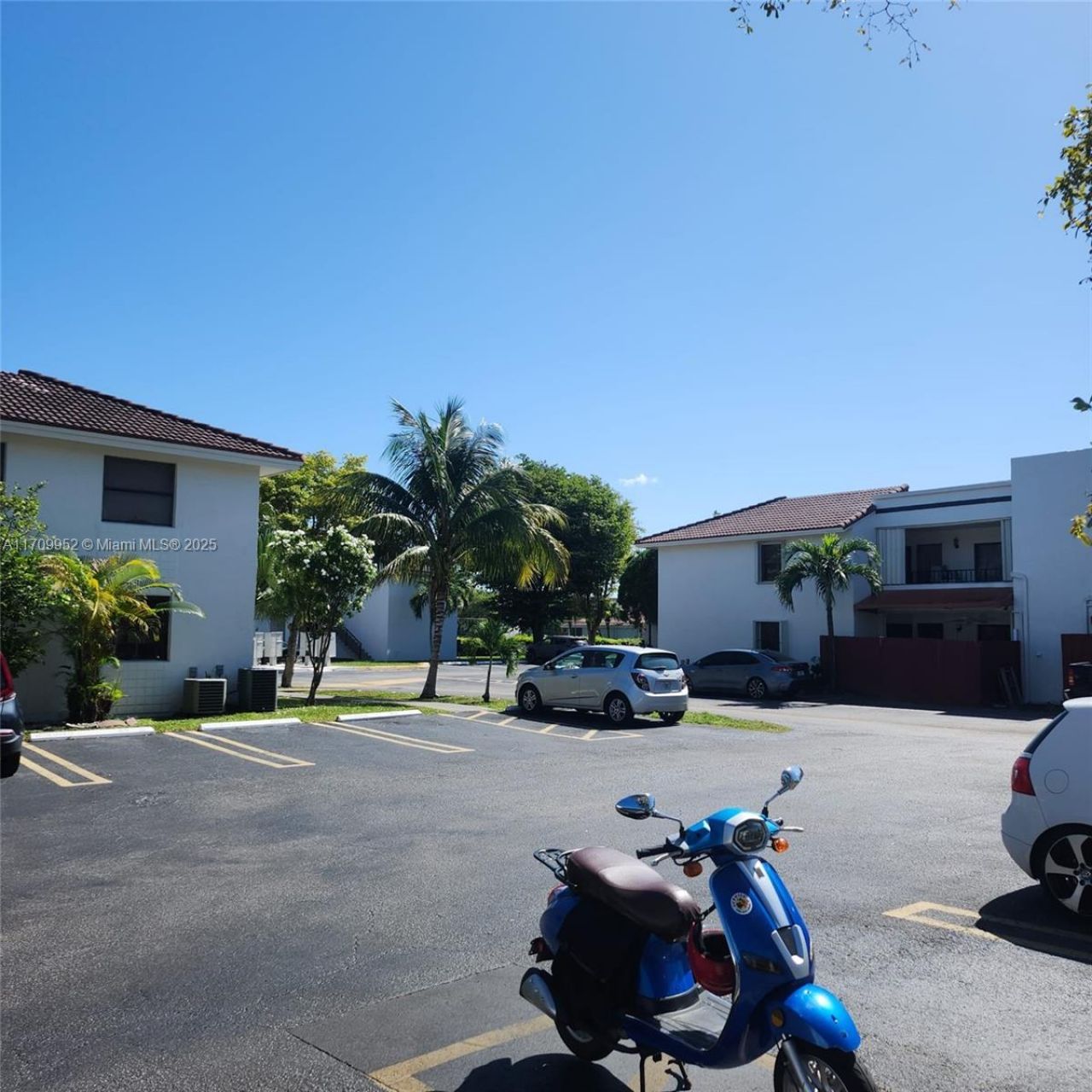 10865 NW 7th St, Unit 24-21, Miami, FL 33172 Photo