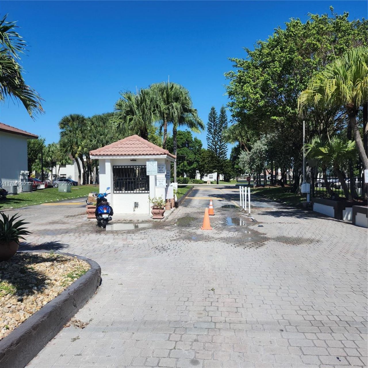 10865 NW 7th St, Unit 24-21, Miami, FL 33172 Photo