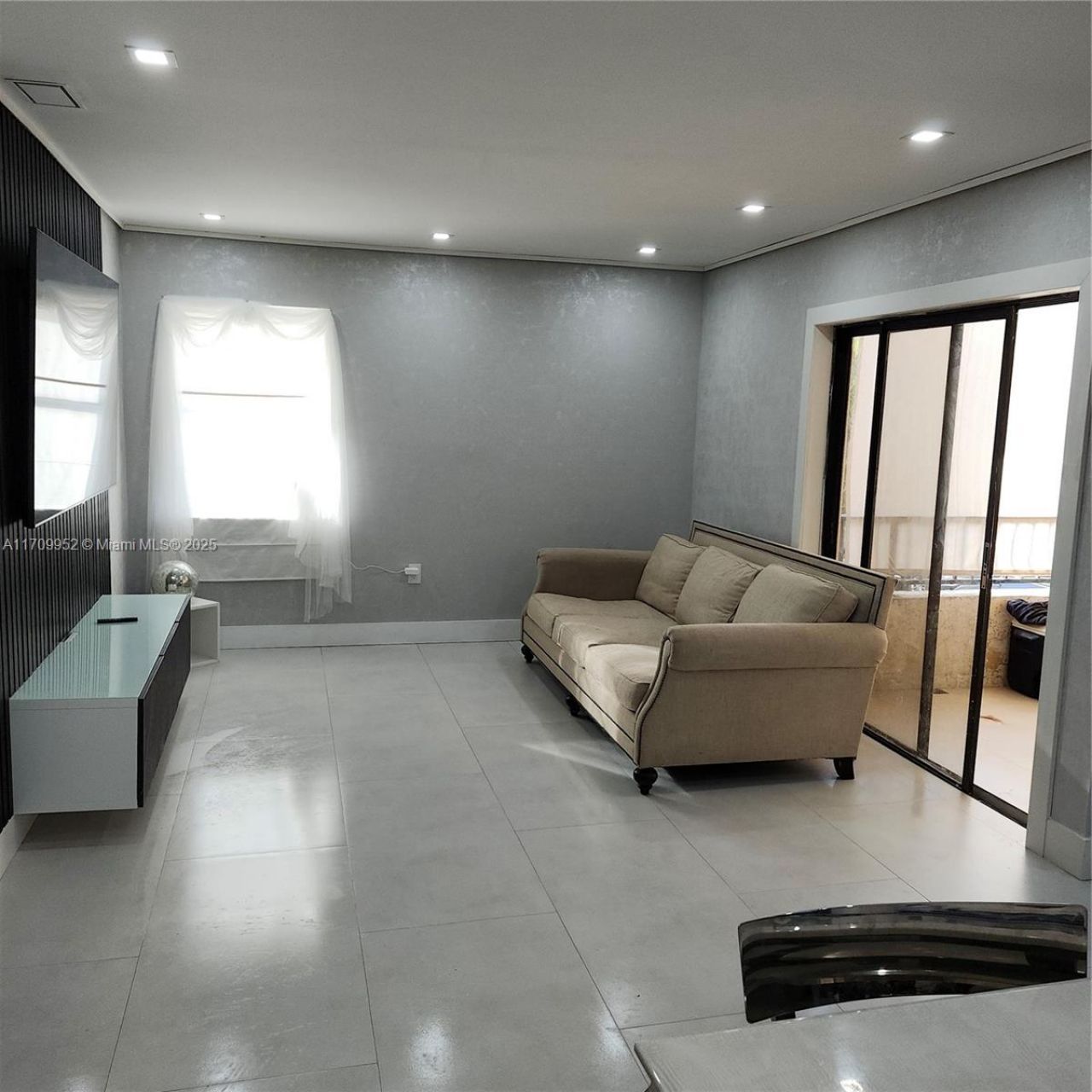 10865 NW 7th St, Unit 24-21, Miami, FL 33172 Photo