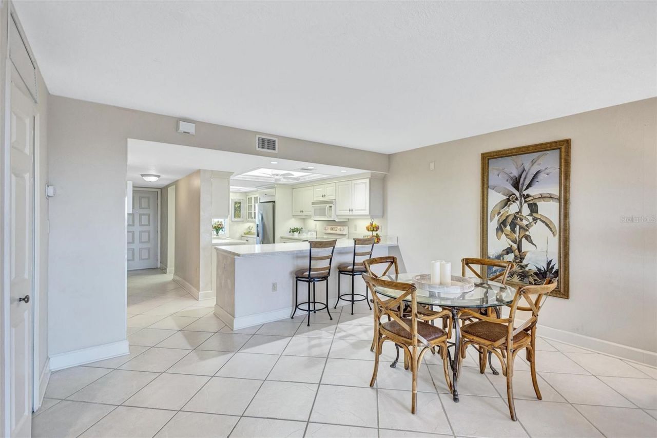 420 Beach Road, Unit 203, Sarasota, FL 34242 Photo