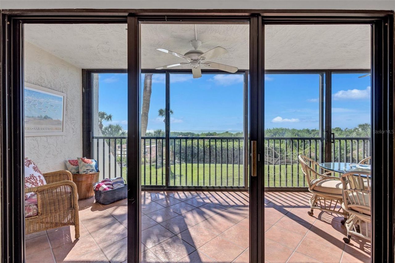 420 Beach Road, Unit 203, Sarasota, FL 34242 Photo
