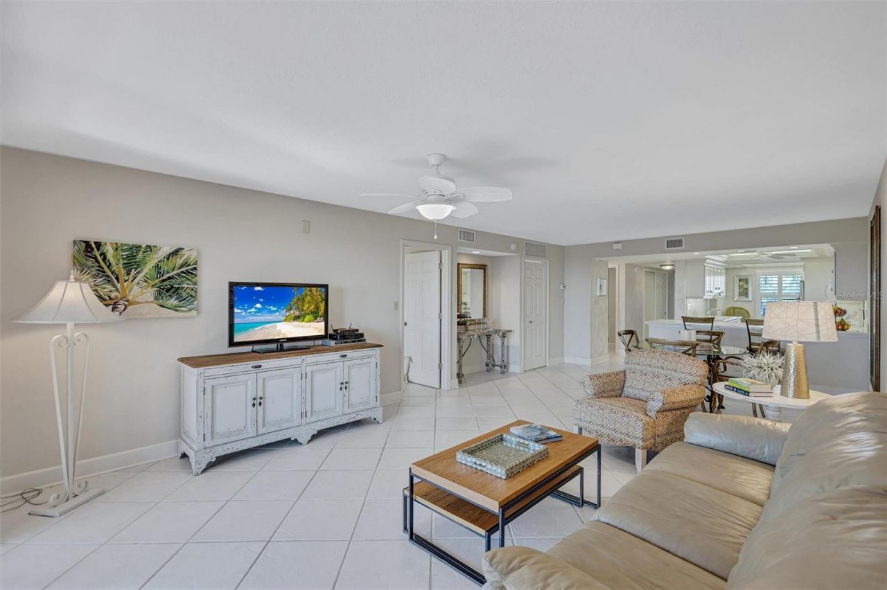 420 Beach Road, Unit 203, Sarasota, FL 34242 Photo