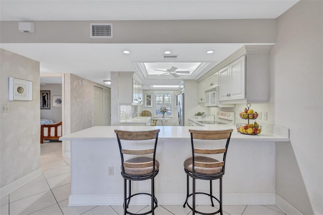 420 Beach Road, Unit 203, Sarasota, FL 34242 Photo