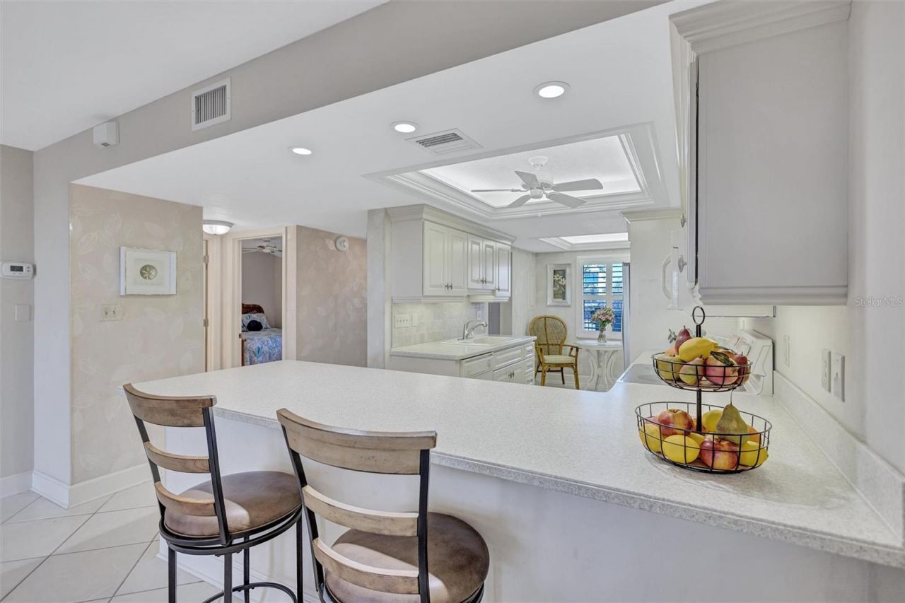 420 Beach Road, Unit 203, Sarasota, FL 34242 Photo