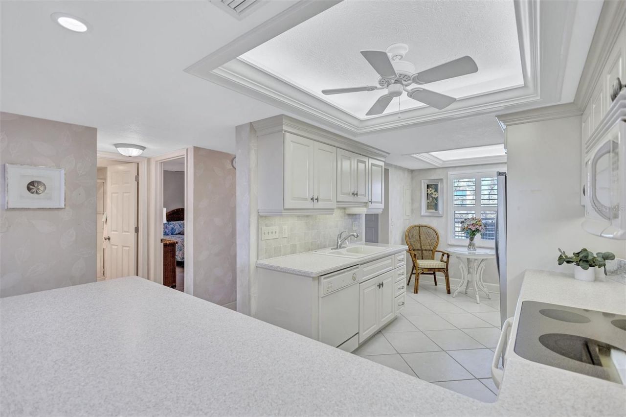 420 Beach Road, Unit 203, Sarasota, FL 34242 Photo