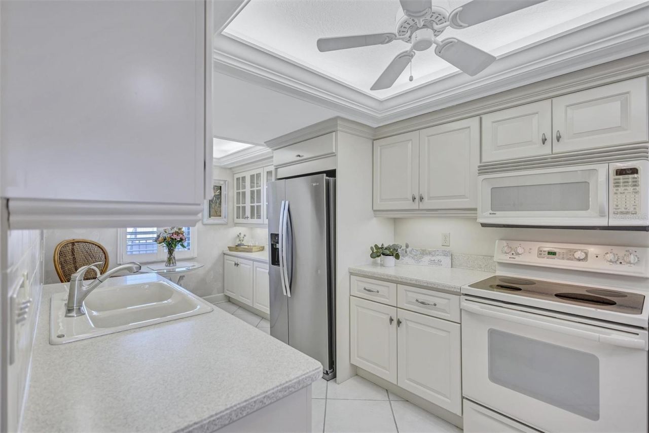 420 Beach Road, Unit 203, Sarasota, FL 34242 Photo