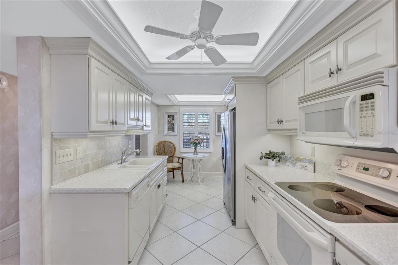 420 Beach Road, Unit 203, Sarasota, FL 34242 Photo