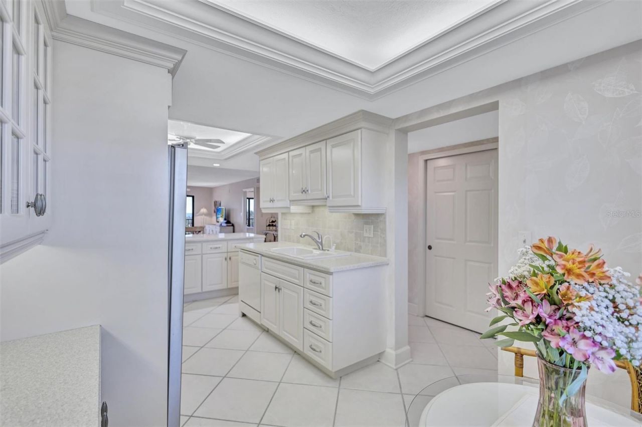 420 Beach Road, Unit 203, Sarasota, FL 34242 Photo