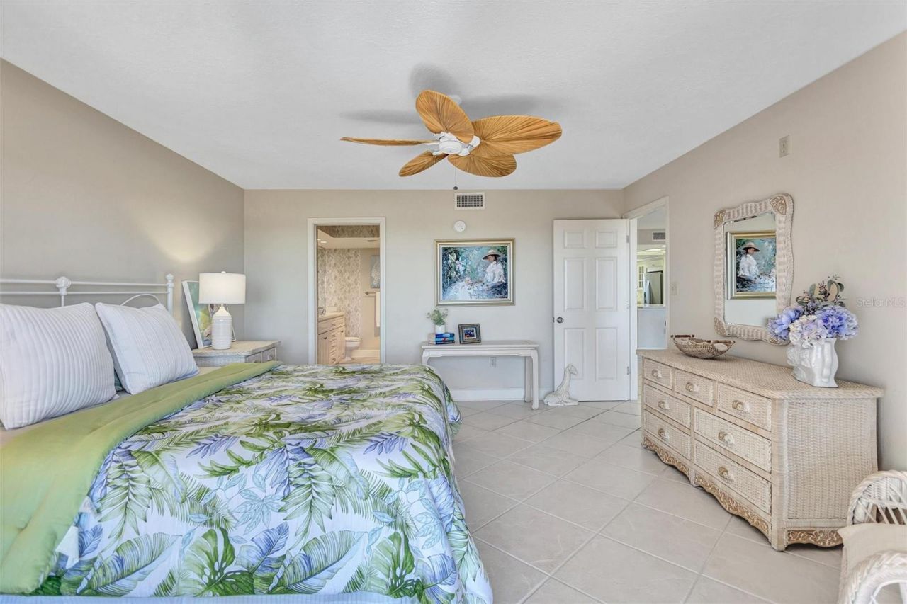 420 Beach Road, Unit 203, Sarasota, FL 34242 Photo