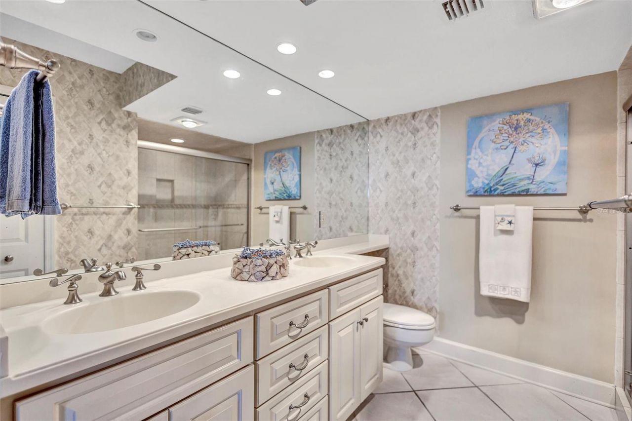 420 Beach Road, Unit 203, Sarasota, FL 34242 Photo