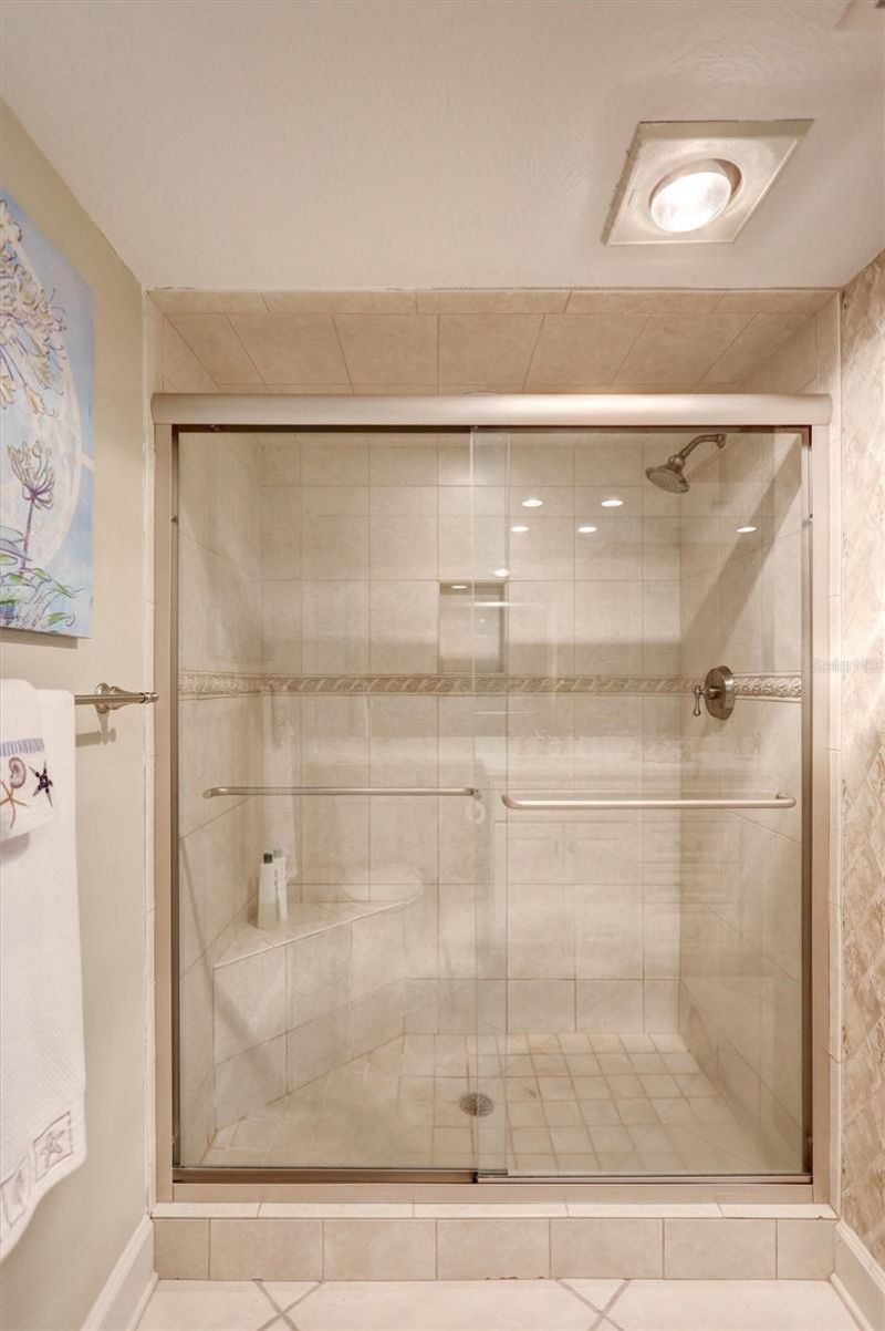 420 Beach Road, Unit 203, Sarasota, FL 34242 Photo